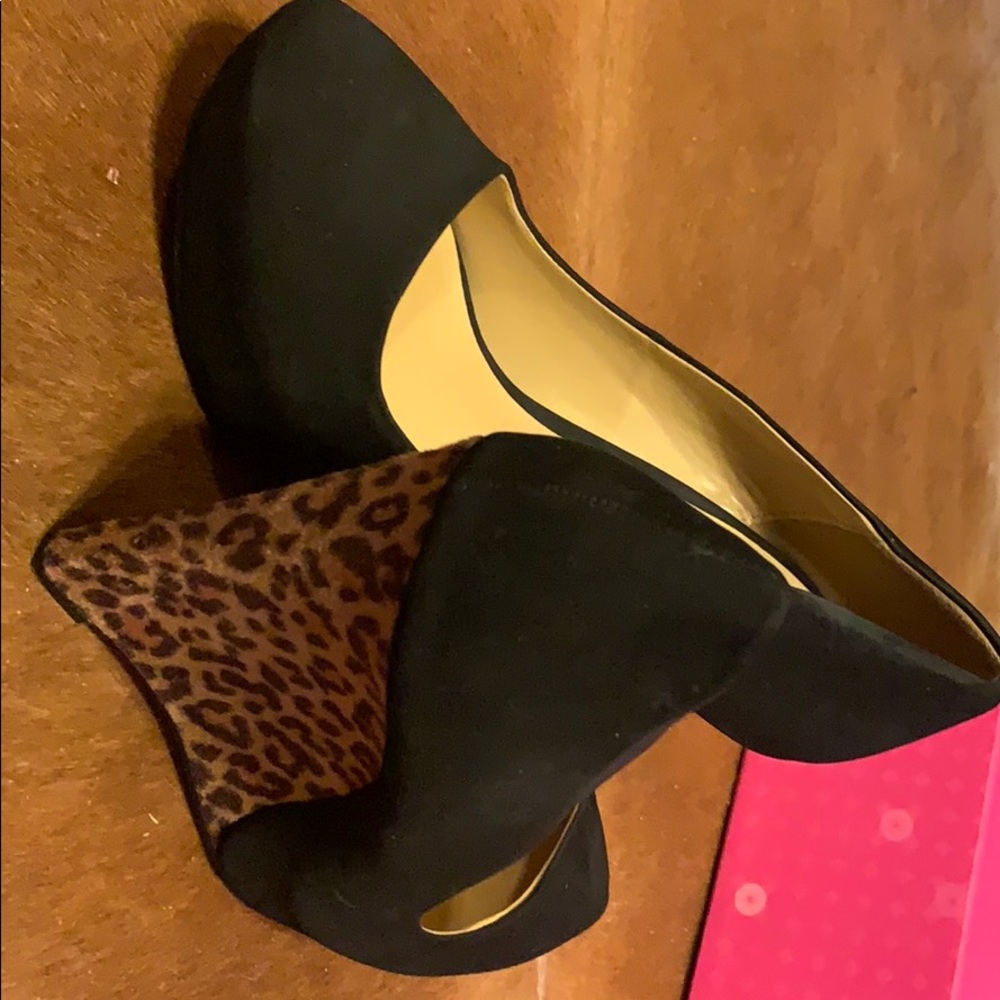 Shoedazzle black and cheetah wedges